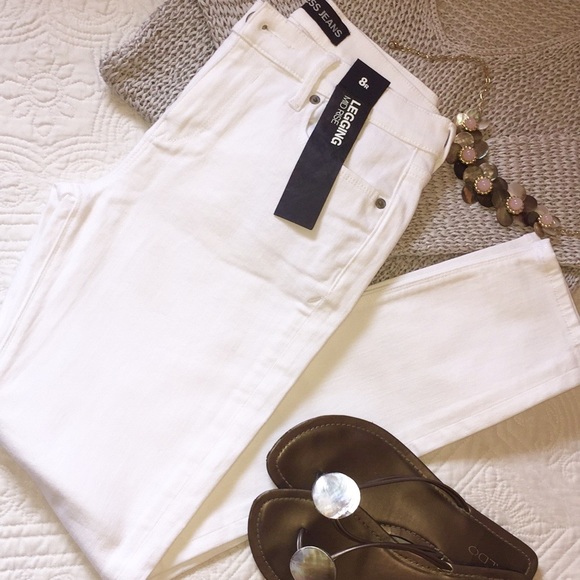 Express Jeans Denim - NWT Express white mid rise legging jeans